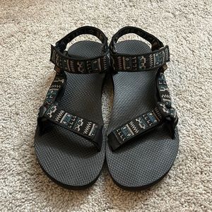 Woman’s Teva sandals size 9